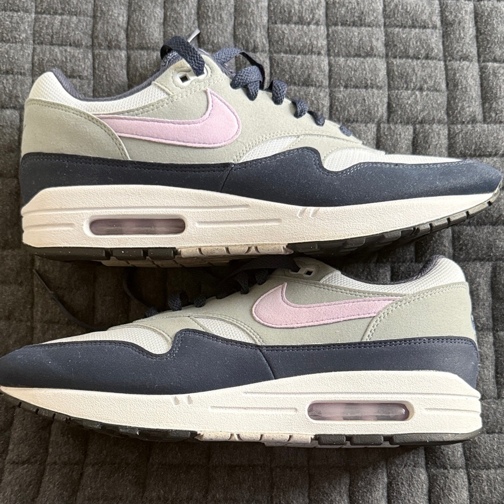 Nike Air Max with Lavender and Gray Accents